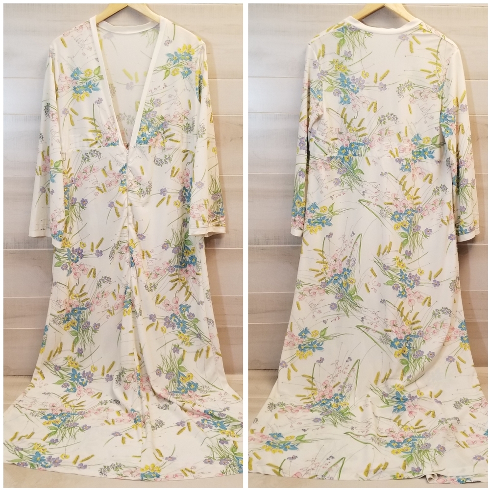 Vintage Floral Long Housecoat Robe in White with Blue, Pink & Green Accents